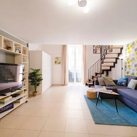 Modern House * נאפולי